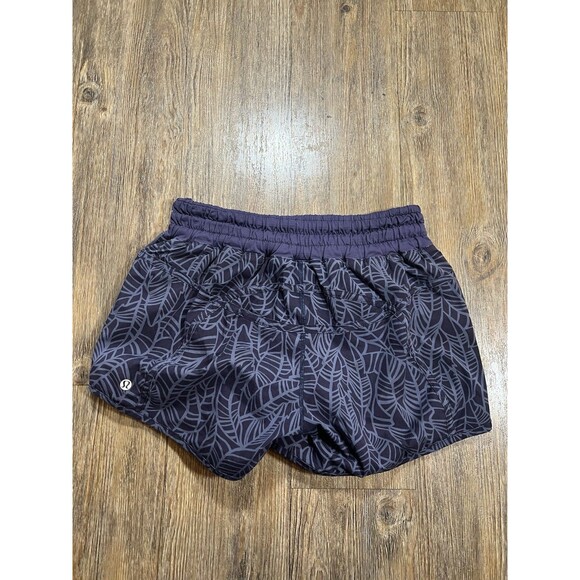Lululemon Blue Floral Tracker Short V 5” Women’s Sz 8 Athletic Stretch - Picture 1 of 8